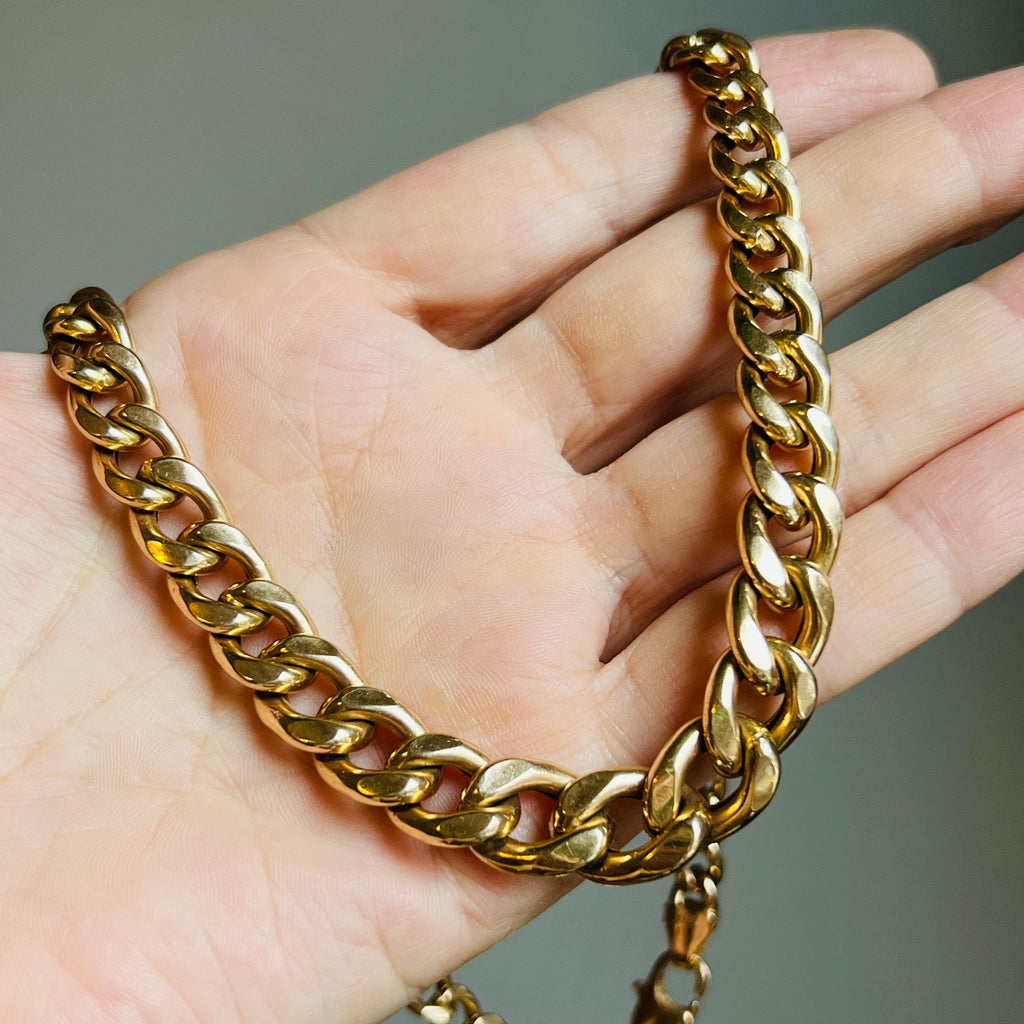 heavy yellow gold curb chain in graduated width