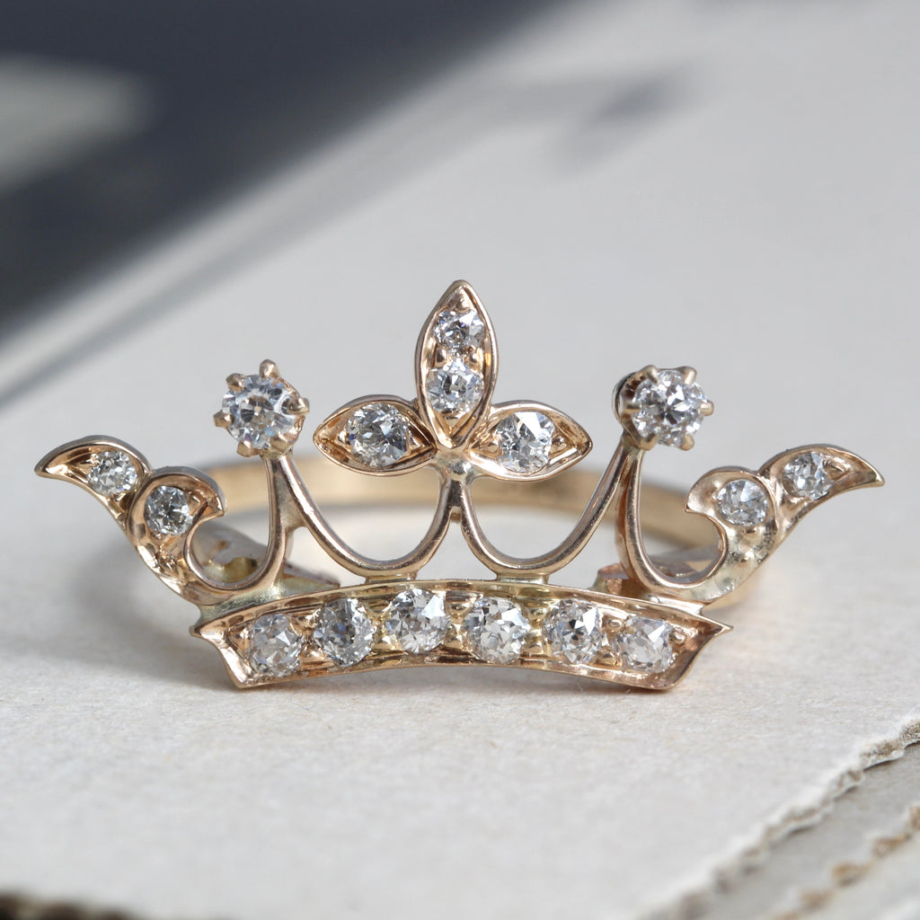 Antique yellow gold ring in the shape of a crown studded with sparkling diamonds.