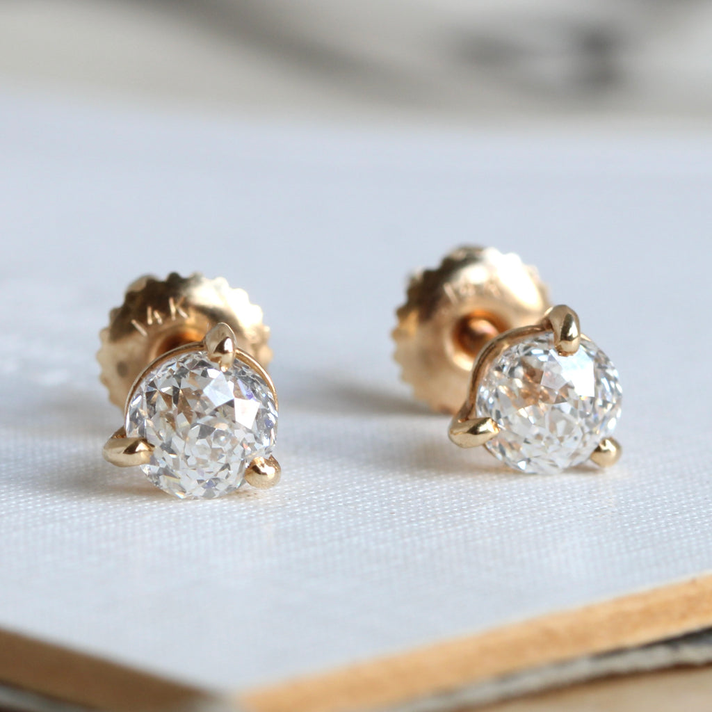 crown of light cut diamonds set in yellow gold 3 prong baskets