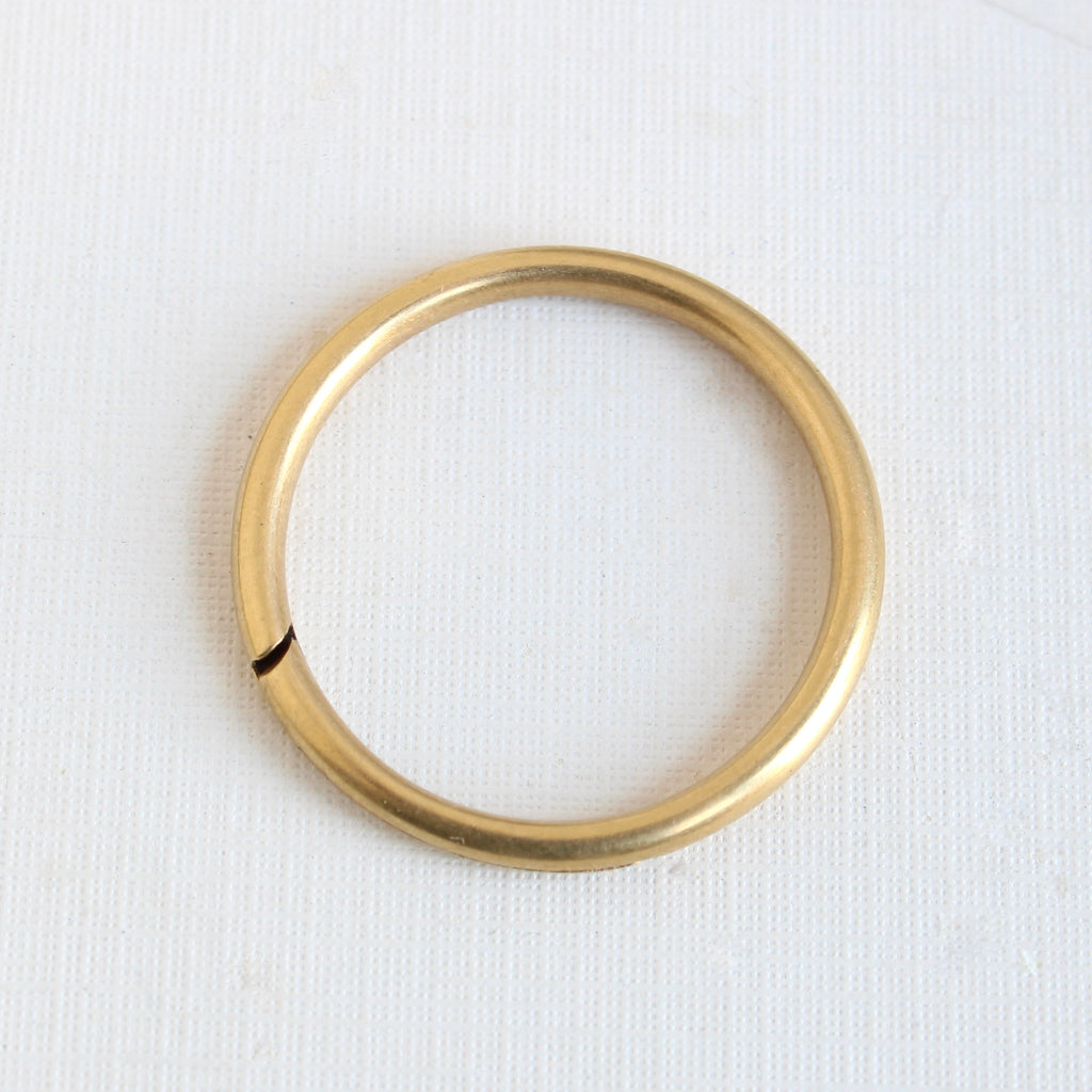 yellow gold split ring that opens to hold charms or pendants