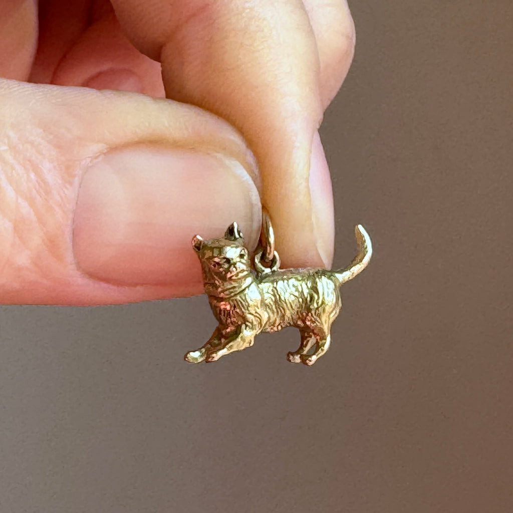 realistically detailed cat charm in yellow gold